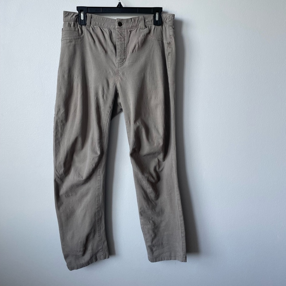 CHICO'S KHAKI REGULAR FIT SIZE 2
